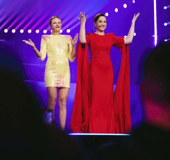 De presentatoren Malin Akerman en Petra Mede