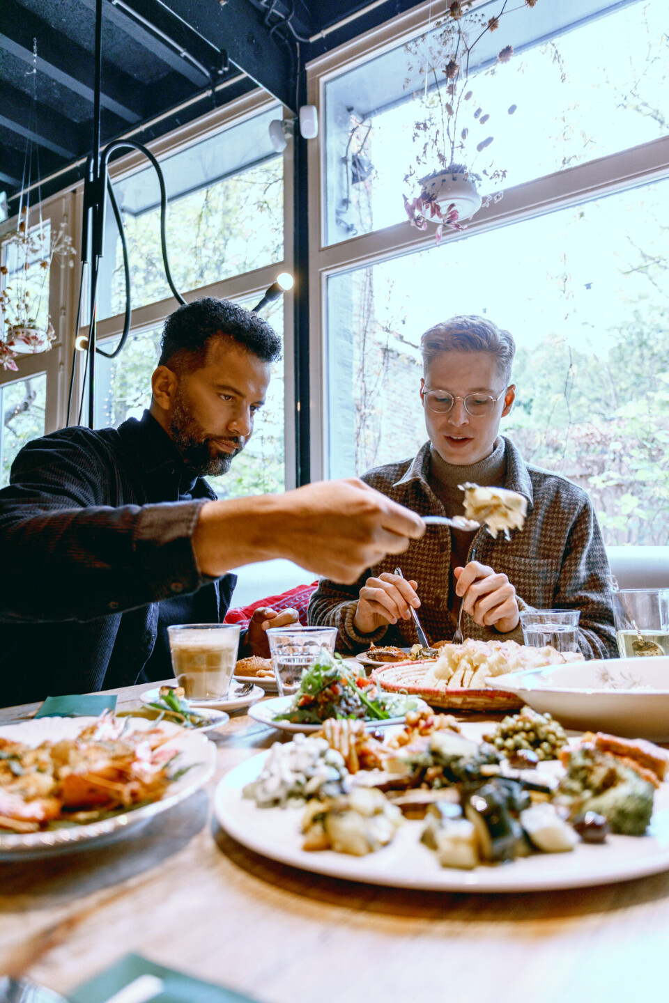 Marres Kitchen: mediterraans restaurant waar je in de winter knus binnen zit en
in de zomer eindeloos lang buiten kunt tafelen.
