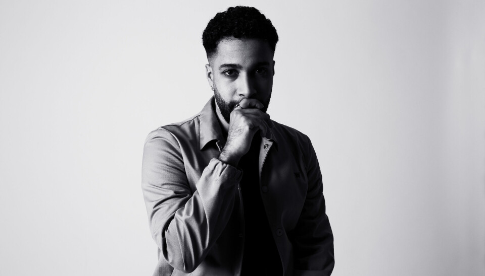 Bo Hanna Bo Hanna met zijn hand voor zijn mond