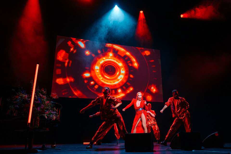 De openingperformance van Envy Peru, dit jaar de host van de awards.