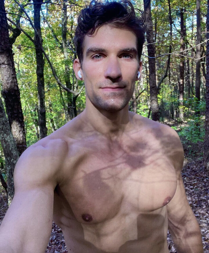 Hot op Instagram: Palm Royale-acteur en ondergoedmodel Ben Palacios Ben Palacios