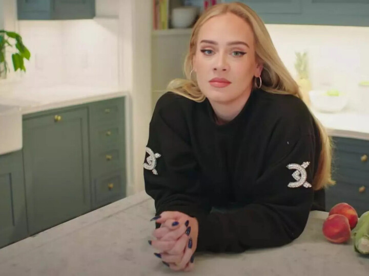 Adele wijst fan terecht na nare Pride-opmerking: “Ben je helemaal besodemieterd?!?”