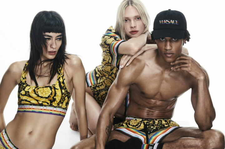 Foto’s: zo ziet de Pride-collectie 2024 van Versace eruit Versace Pride Collectie 2024