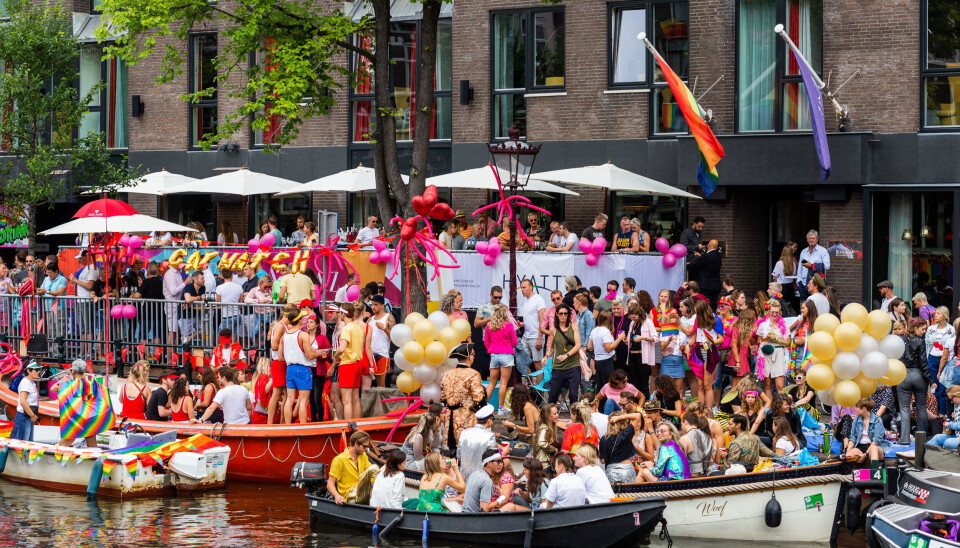 Het deck tijdens Pride van Andaz Prinsengracht Amsterdam biedt het beste uitzicht. Het deck tijdens Pride van Andaz Prinsengracht Amsterdam biedt het beste uitzicht.