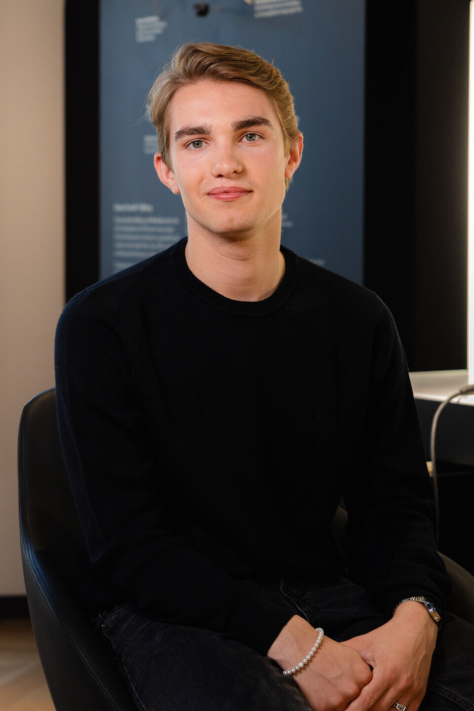 Quinten, vóór de upgrade met de Dyson Supersonic Nural™ hairdryer. Quinten Verschure