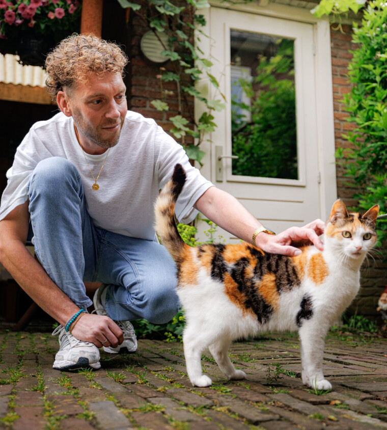 Rick met poes Edje.