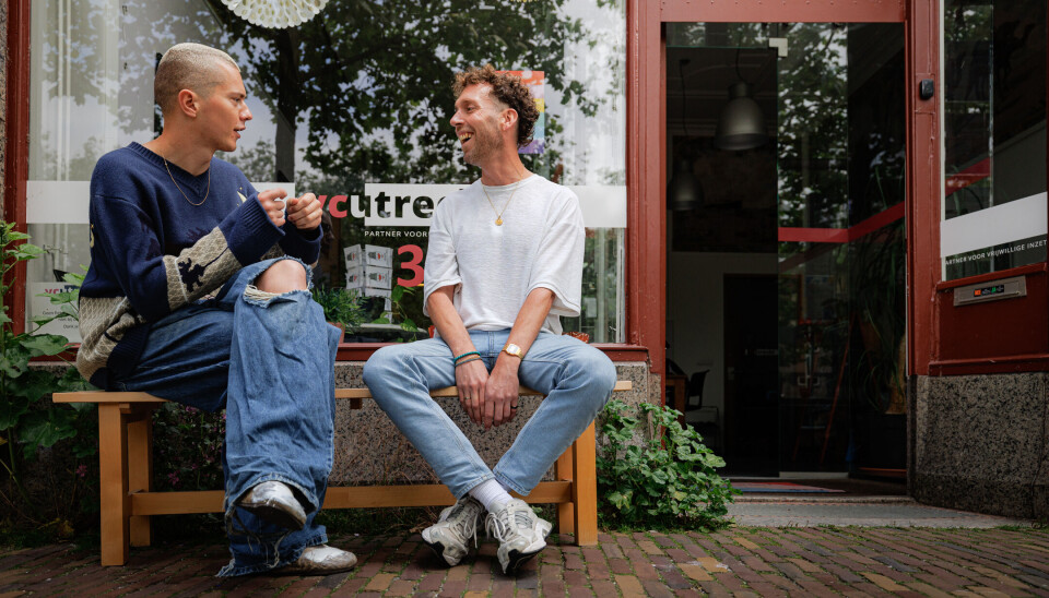 Voor de deur van de Vrijwilligerscentrale van waaruit Utrecht Pride wordt aangestuurd. Vrijwilligerscentrale Utrecht