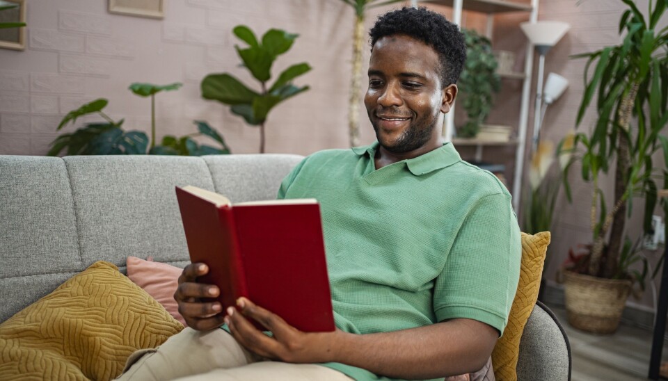 Winq tipt: vijf nieuwe regenboogboeken Man leest boek