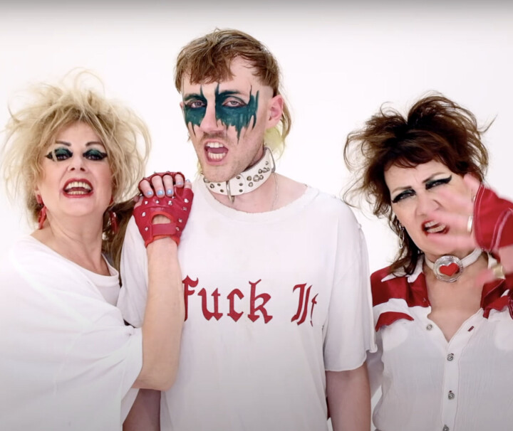 Shake, shake! Queer popster Kiri Mioki zingt met rocklegendes De Bombitas het lied ‘Proteïneshake’ Kiri Mioki en De Bombitas