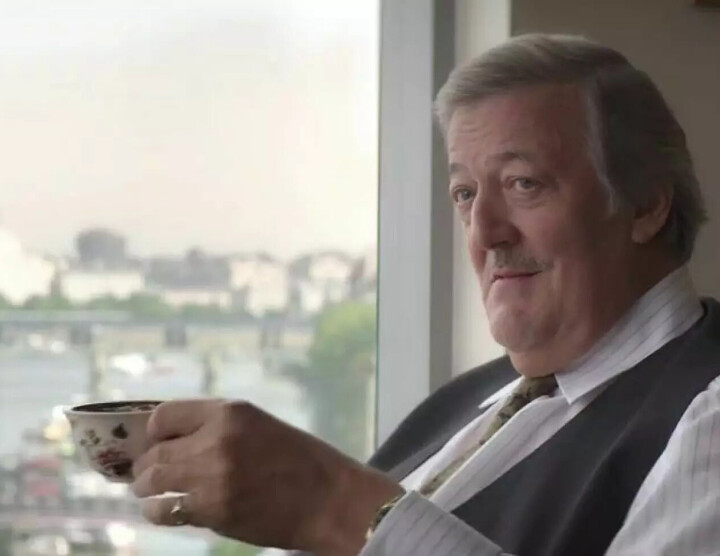 Stephen Fry over zijn jonge jaren als gay: “Mijn seksualiteit was gruwelijk geheim” Stephen Fry