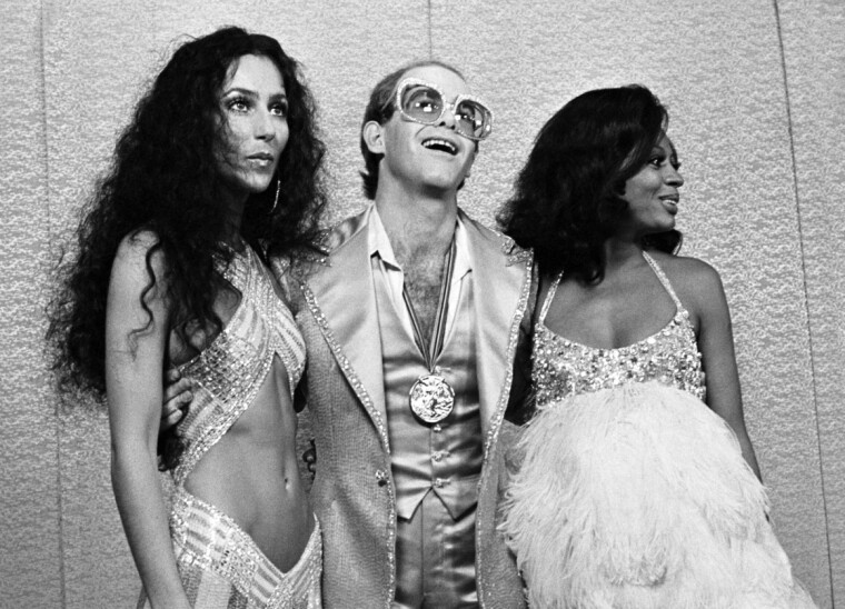 Cher, Elton John and Diana Ross at Rock
Awards Santa Monica Civic Auditorium, 1975. Cher met Elton John en Diana Ross
