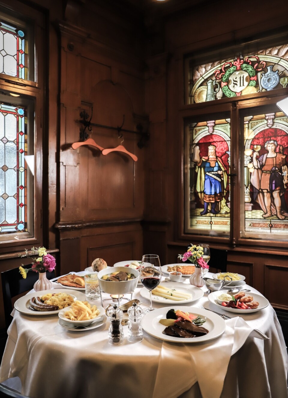Restaurant Zum Kropf. Tafel in restaurant.