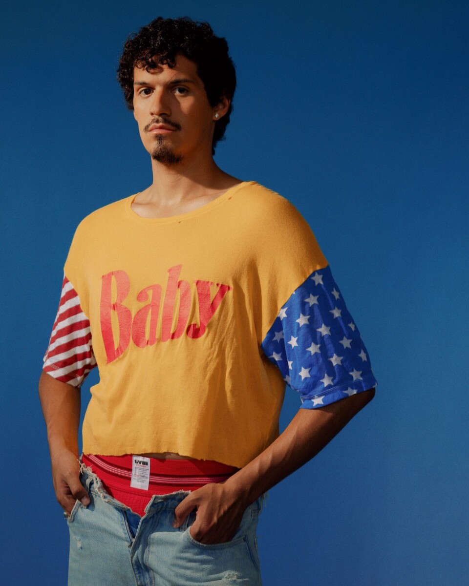 Top en jeans: Erl | jockstrap: Rough Trade Gear Omar Apollo in baby shirt