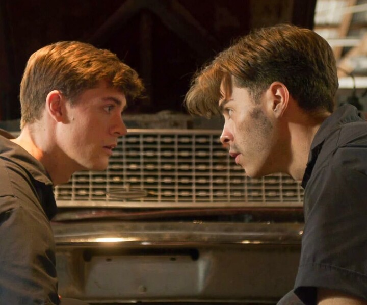 Bekijk Fairlane, een korte film over een romantische nacht van Brandon met zijn collega Evan Fairlane