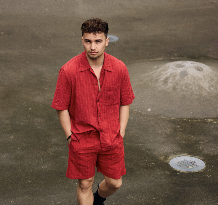 Ricky Sheridan maakt visueel album over rouw: “Het kost tijd, en die tijd kan soms als eeuwig aanvoelen” Ricky Sheridan