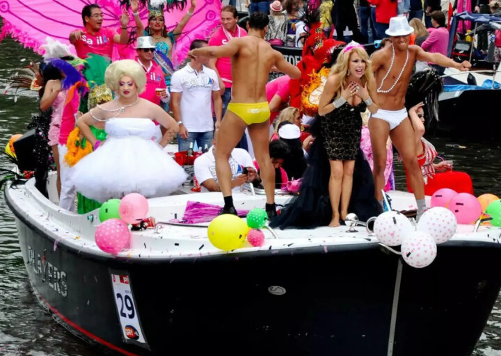 Stichting Pride Amsterdam blijft komende vier jaar Canal Parade organiseren Pride Amsterdam