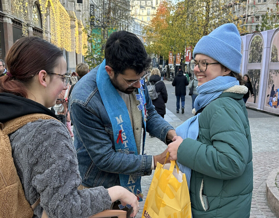 Mr Gay Belgium deelt 5.000 rode lintjes uit voor Wereld Aids Dag: 'Samen voor Bewustwording, Samen voor Verandering' Wereld Aids Dag