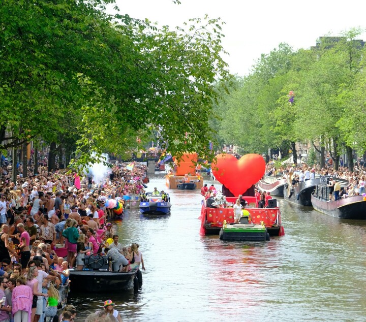 ‘LOVE’ is het thema van Pride Amsterdam 2025 ❤️❤️❤️ Canal Parade in Amsterdam