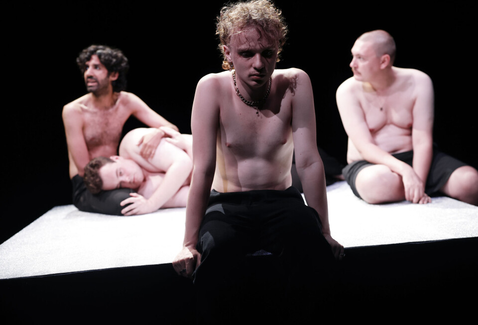 Vier jonge queer spelers zijn te zien in Desire, een voorstelling over eeuwig blijven verlangen