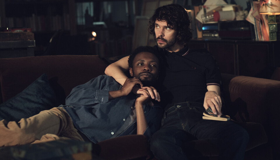 Kerstige Netflix kijktip: de Britse spionageserie Black Doves, met een queer tintje Black Doves