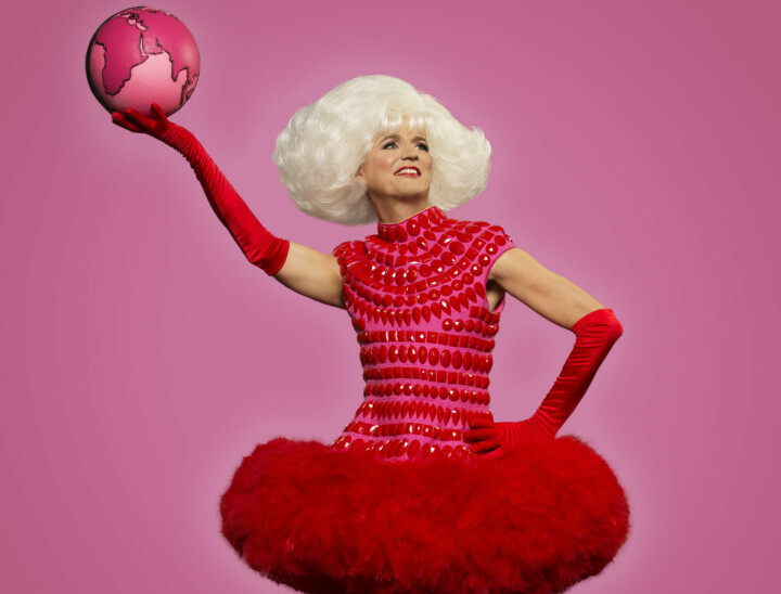 Borduur, brei of haak mee aan de ‘Love Battledress’ van Dolly Bellefleur