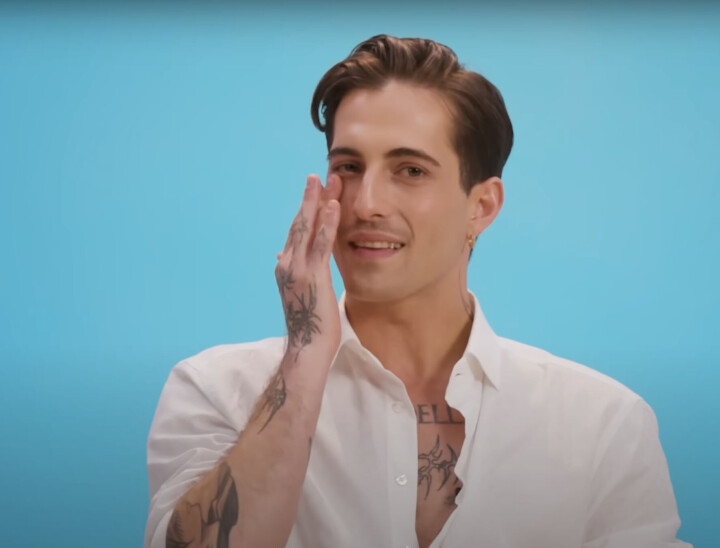 Video: zanger Damiano David leest hitsige tweets voor over zichzelf Damiano David