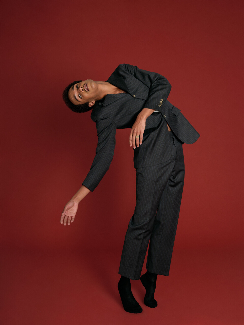 Pak: Gianfranco Ferre via (im)material
curated vintage Jesse Mensah in een pak