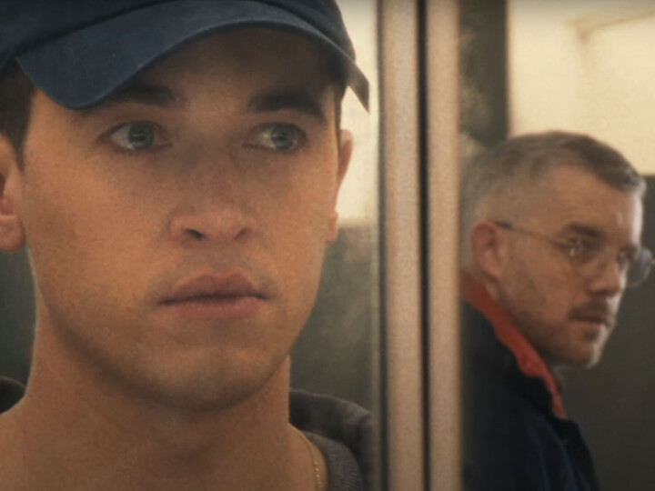 Bekijk het interview over Plainclothes, een queer politiedrama met Russell Tovey en Tom Blyth Plainclothes