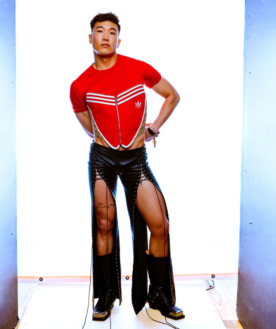 Top: Dsquared2 | corset, laarzen en armband: Gucci | broek: Miaou Joel Kim Booster