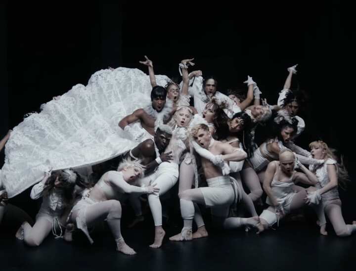 Nieuwe muziek: Lady Gaga’s ‘Abracadabra’ slaat in als een bom en The Weeknd komt met twee nieuwe video's Lady Gaga - Abracadabra