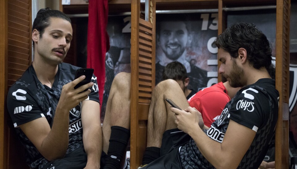 Screenshot uit Club de Cuervos