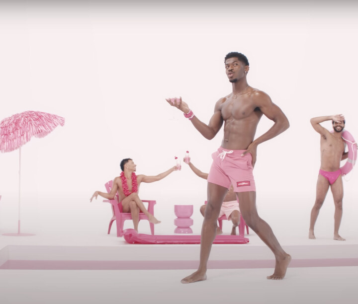 Nieuwe muziek: Lil Nas X in een roze zwembroek en Queer-acteur Drew Starkey speelt mee in de video van Haim Lil Nas X