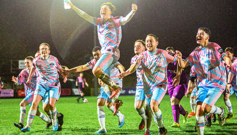 Bekijk de documentaire We’ll Go Down in History, over het eerste trans voetbalteam van Groot-Brittannië TRUK United