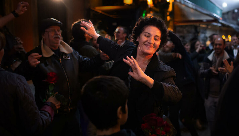 Bekijk de trailer van Crossing, een transgender drama over lerares Lia die op zoek is naar haar verloren nicht Tekla Crossing