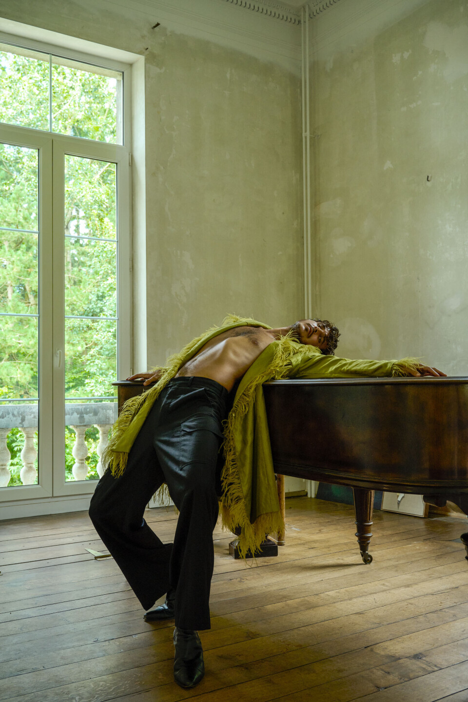 Max Colombie van Oscar and the Wolf: “Pestgedrag pushte mij om artiest te worden”