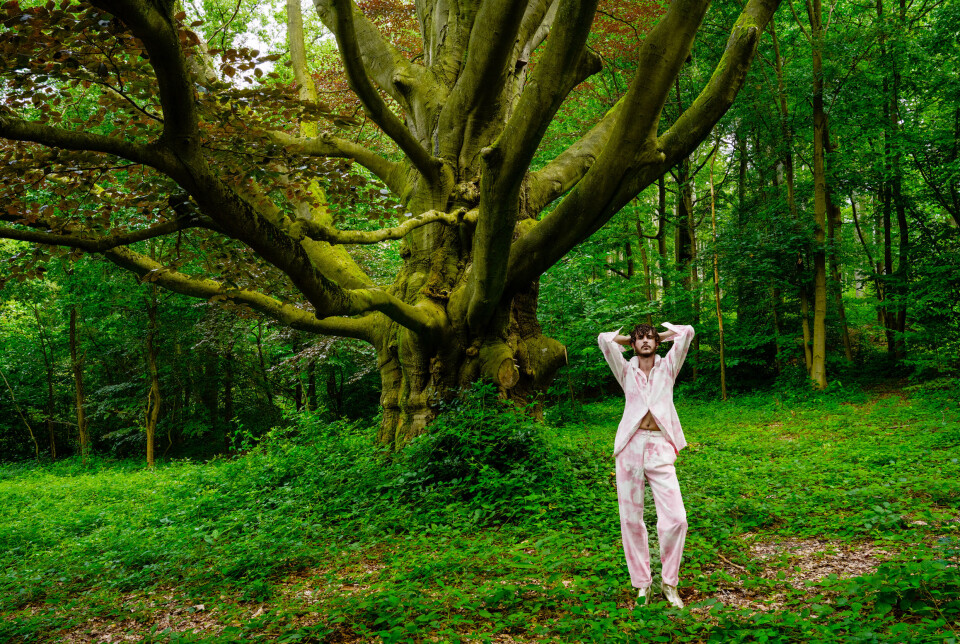 Max Colombie van Oscar and the Wolf: “Pestgedrag pushte mij om artiest te worden”