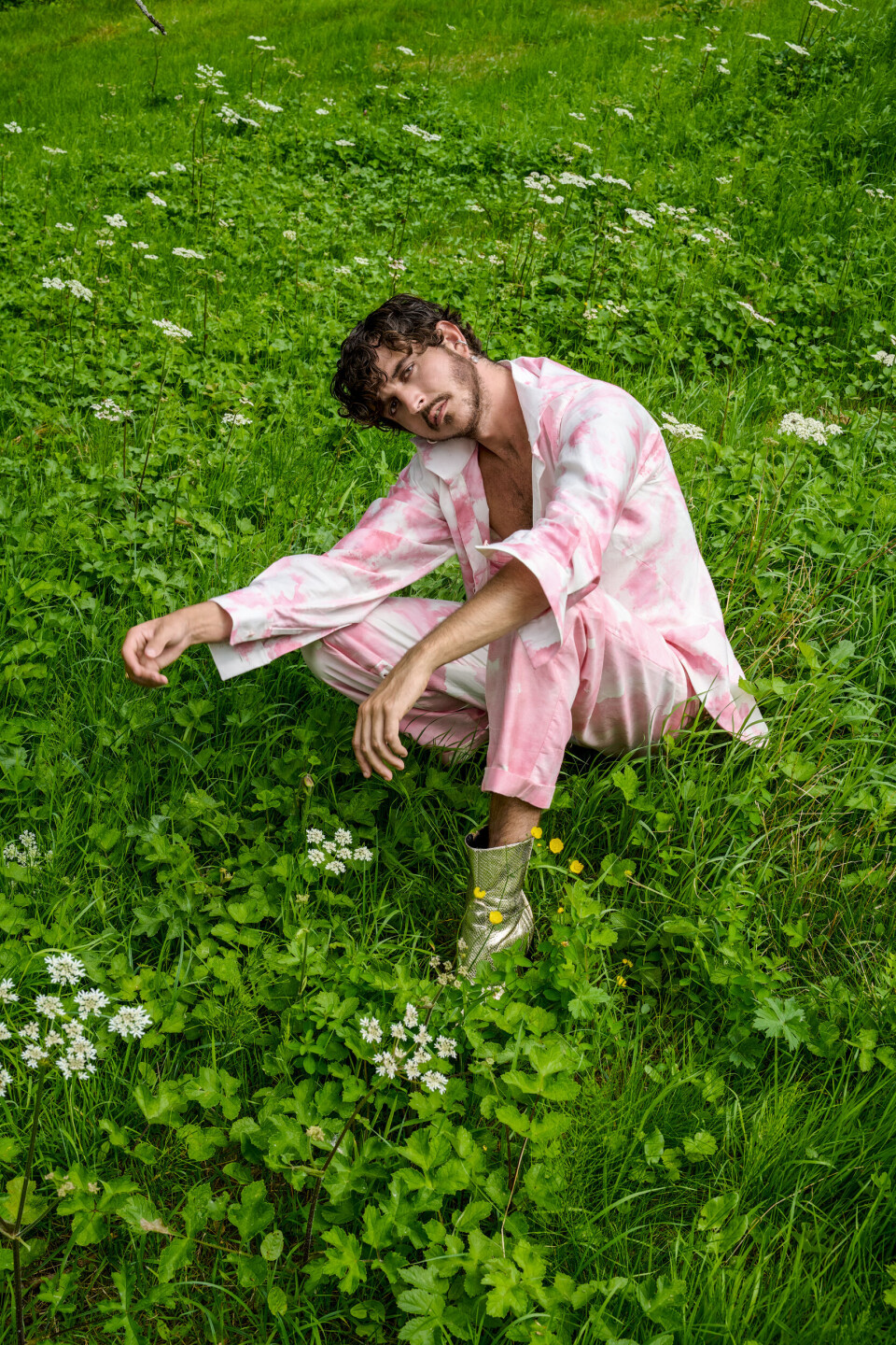 Max Colombie van Oscar and the Wolf: “Pestgedrag pushte mij om artiest te worden”