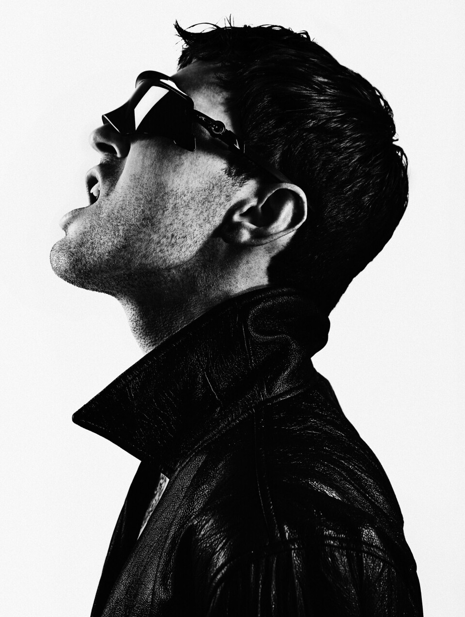 Jumpsuit: Highlight studio / zonnebril: Oakley.