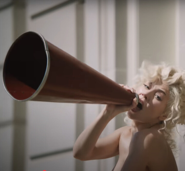 Nieuwe muziek: we hebben een nieuwe lievelingswoord: ‘Cuntissimo!’ Marina - 'Cuntissimo'