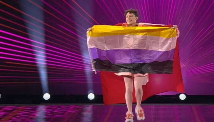 COC aan Eurovisiedirecteur: geen op verbod Pridevlaggen!