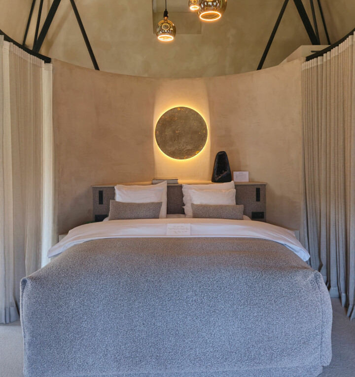 Vijf sterren en een stukje maan: buitenaards overnachten in België Moonlight Suite Manoir