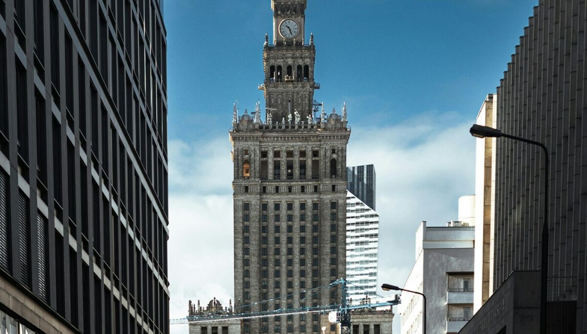 Warschau Bloeit Op: Een Nieuw Tijdperk van Progressiviteit en Creativiteit