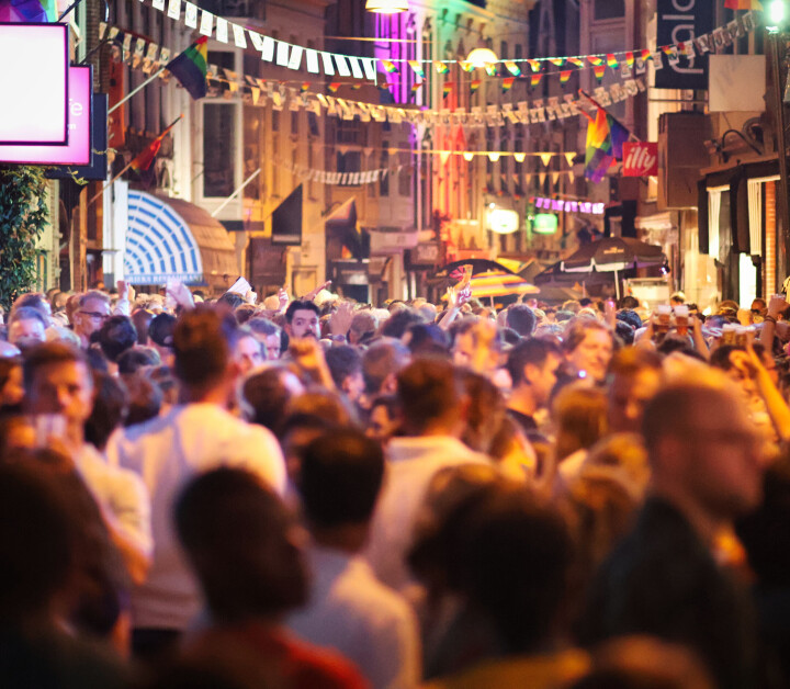 Dorothy’s Dragbar, Lady Gaga Tribute, King Faisel en Darling Peter: zo ziet het programma van Pride Groningen 2025 eruit