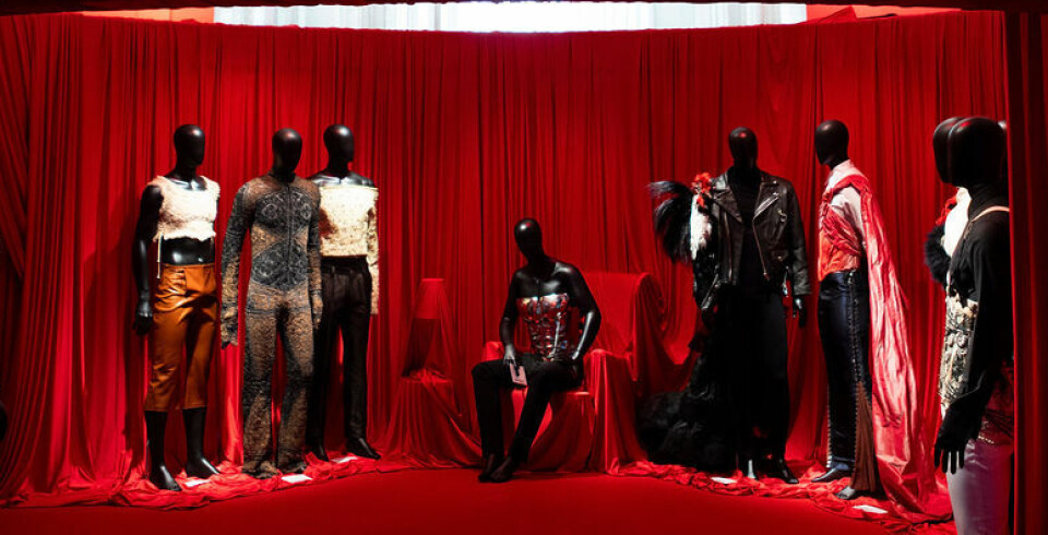 Natuurlijk toonde Jean Paul Gaultier ook trots hoogtepunten uit zijn collecties tijdens de installatie.