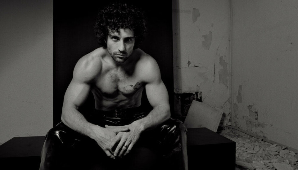 Foto’s en video: 28 Years Later-acteur Aaron Taylor-Johnson is het gezicht van de nieuwe Yves Saint Laurent-campagne Aaron Taylor-Johnson voor Yves Saint Laurent