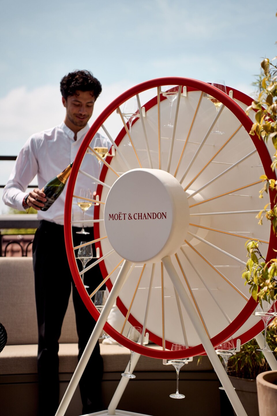 Vier de zomer op het champagneterras van Pillows Hotel Amsterdam