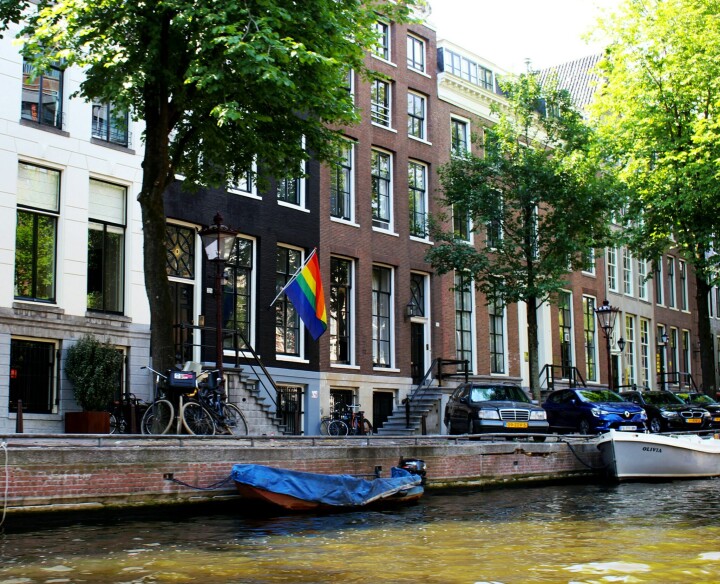 Trakteer jezelf op een rondleiding door de queer geschiedenis van Amsterdam Amsterdam