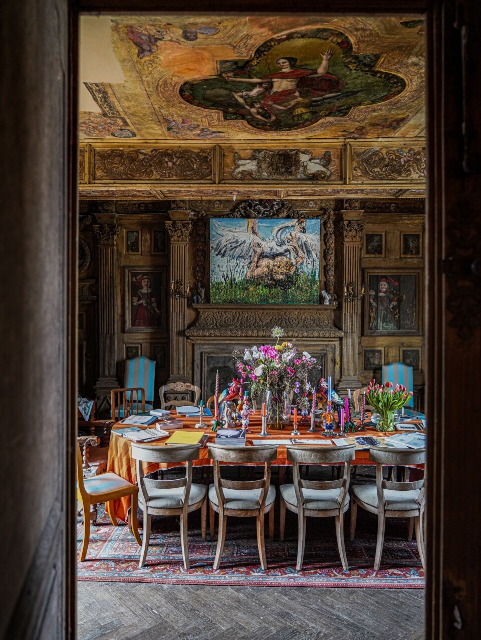 In de monumentale Chambre du Roi worden avondlange diners
gegeven voor vrienden, familie en
uiteraard gasten van de b&b. In de monumentale Chambre du Roi worden avondlange diners gegeven voor vrienden, familie en uiteraard gasten van de b&b.