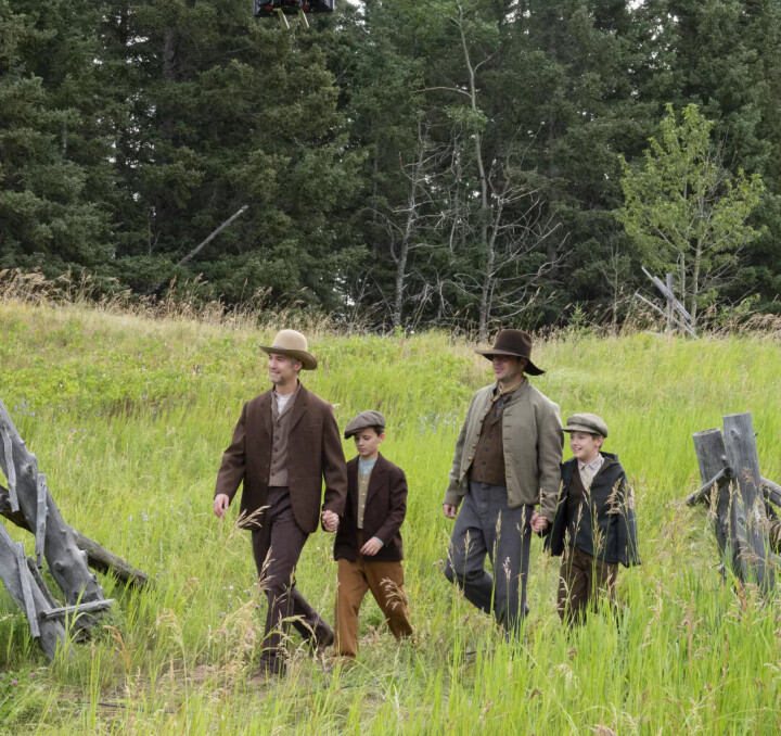 Video: gay koppel leeft alsof het weer 1880 is in tv-serie Back to the Frontier Back to the Frontier
