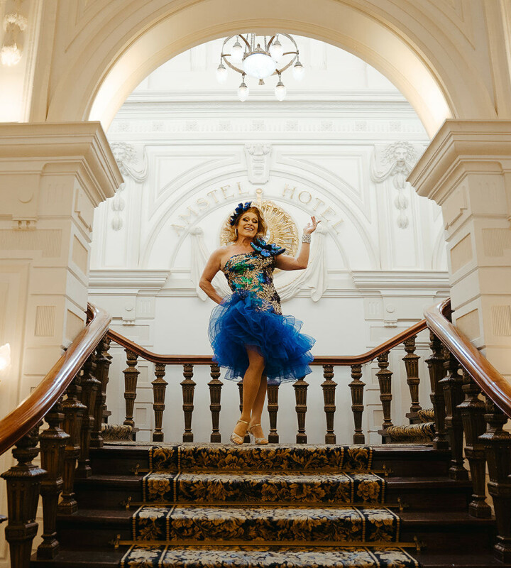 Twee nieuwe tips voor Pride Amsterdam: Lola Tuthola Lollipop organiseert Queer Theaterfestival en het Amstel Hotel pakt uit met dragshow en breakfast Miss April Summers